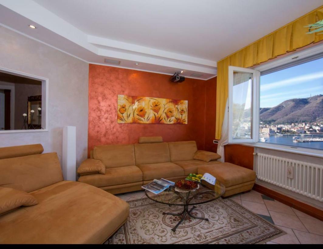 Lo Specchio Sul Lago - The House Of Travelers Como Bagian luar foto