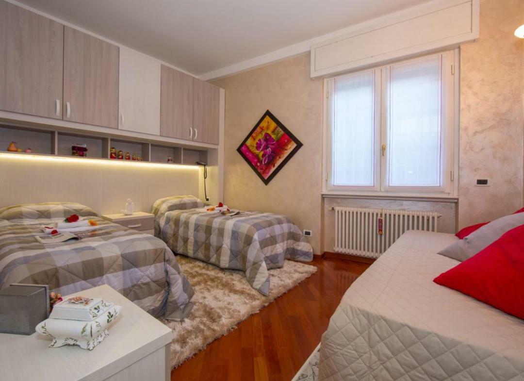 Lo Specchio Sul Lago - The House Of Travelers Como Bagian luar foto